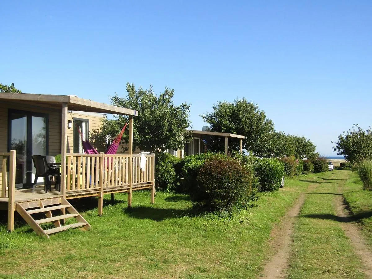 مكان تخييم Camping Les Vergers De Squividan *** Tréffiagat