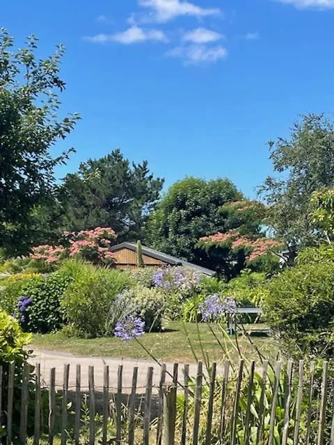 Camping Les Vergers De Squividan *** Tréffiagat فرنسا